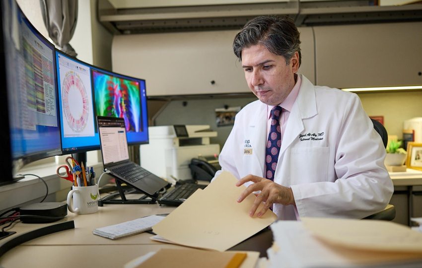Uno de los autores del estudio Ziyad Al-Aly, epidemiólogo clínico y nefrólogo de WashU Medicine. Foto: WASHINGTON UNIVERSITY