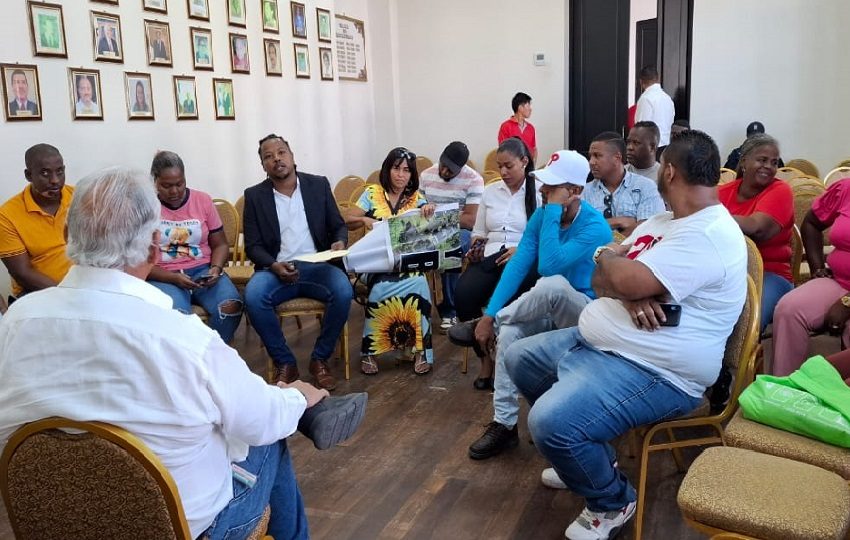 La Gobernación de Colón se reunió conlos manifestantes para lograr un encuentro con las autoridades de bienes revertidos