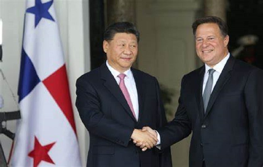 Expresidente Juan Carlos Varela junto el presidente chino Xi Jinping. Foto: Archivo