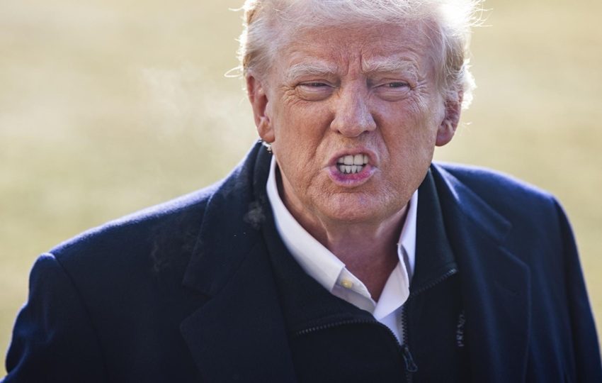 Trump piensa que los países BRICS están tratando de alejarse del dólar. Foto: EFE