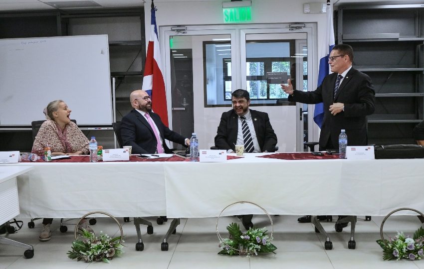 El ministro de Seguridad Pública de Panamá, Frank Abrego se reunió con autoridades de Costa Rica. Foto: Cortesía.