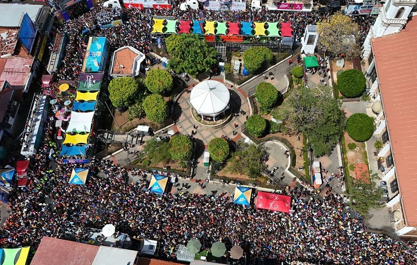 Durante los próximos días, se espera una gran afluencia de público que disfrutará de tunas, mojaderas, música y la alegría que caracteriza a estas festividades. Foto. Thays Dompinguez