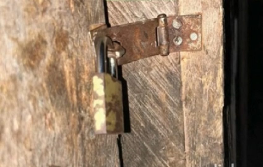 Las autoridades encontraron al menor encerrado y encadenado. Foto. Archivo