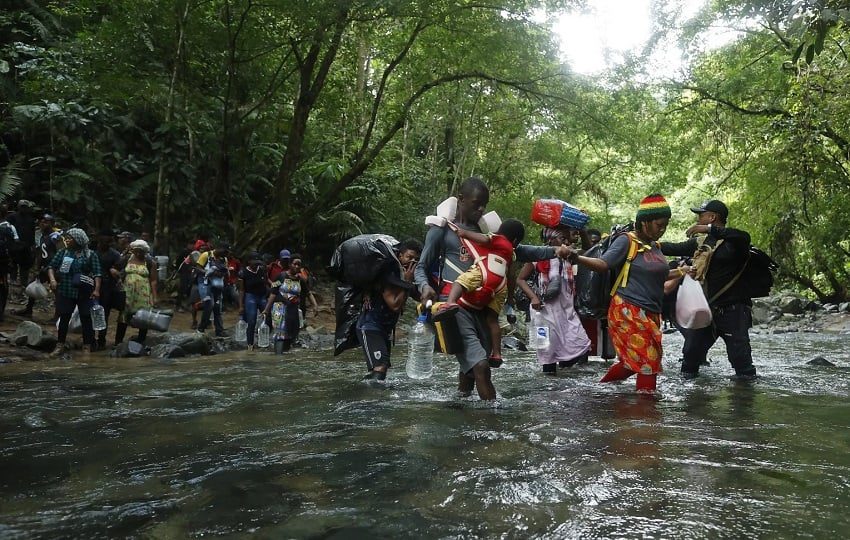 Cruce de migrantes por la Selva del Darién. Foto: Cortesía