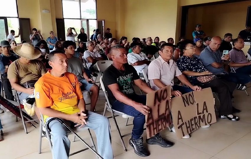 Los miembros de la Coordinadora Ciudadana, participaron de una reunión con las autoridades de La Chorrera. Foto. Eric Montenegro