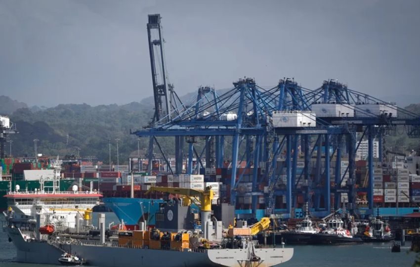 Puerto en las inmediaciones del Canal de Panamá. Foto: EFE
