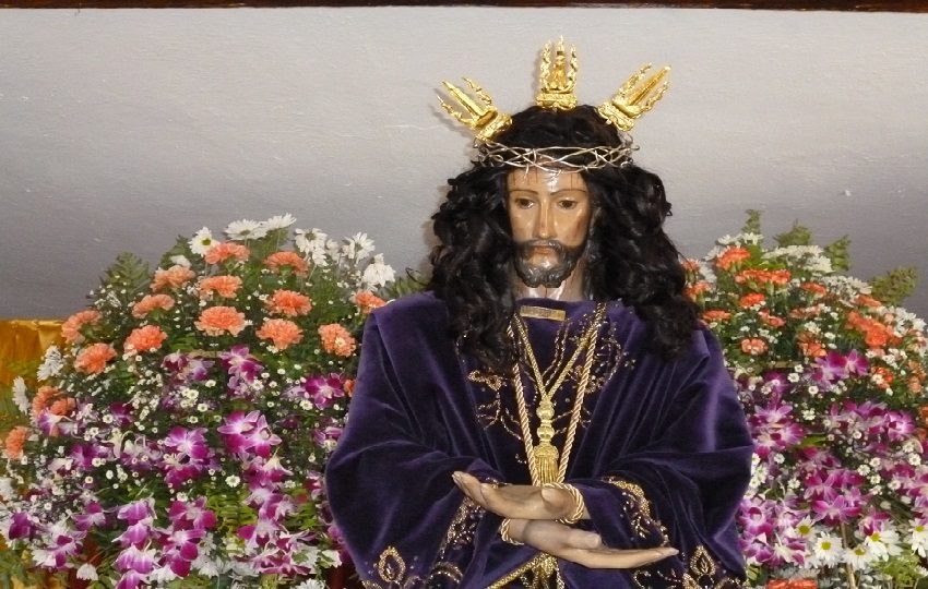 En la Basílica Menor de Atalaya, que guarda la mayoría de los primeros vestidos usados desde las primeras romerías por el cristo Jesús Nazareno. Foto. Melquiades Vásquez