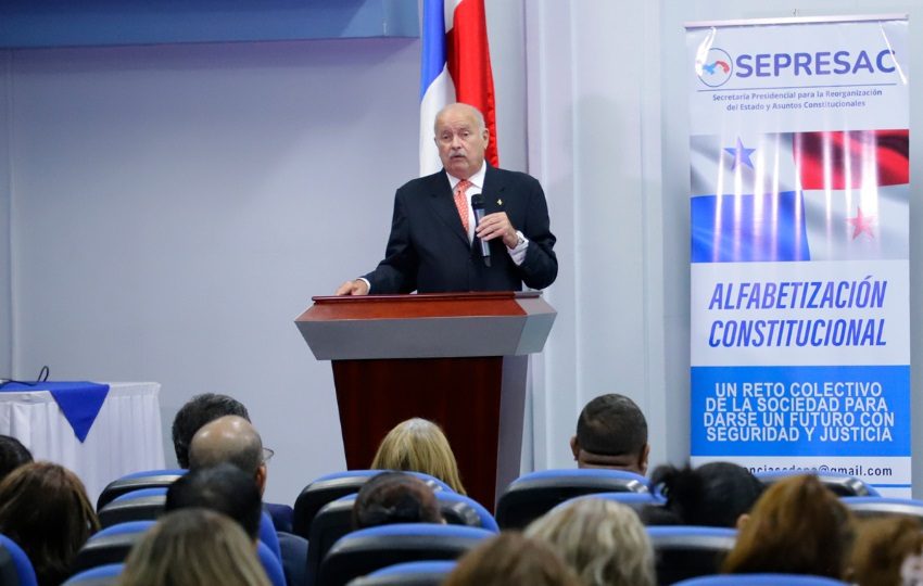 Jornada de Alfabetización Constitucional en la Caja de Seguro Social (CSS). Foto: Cortesía / css.gob.pa
