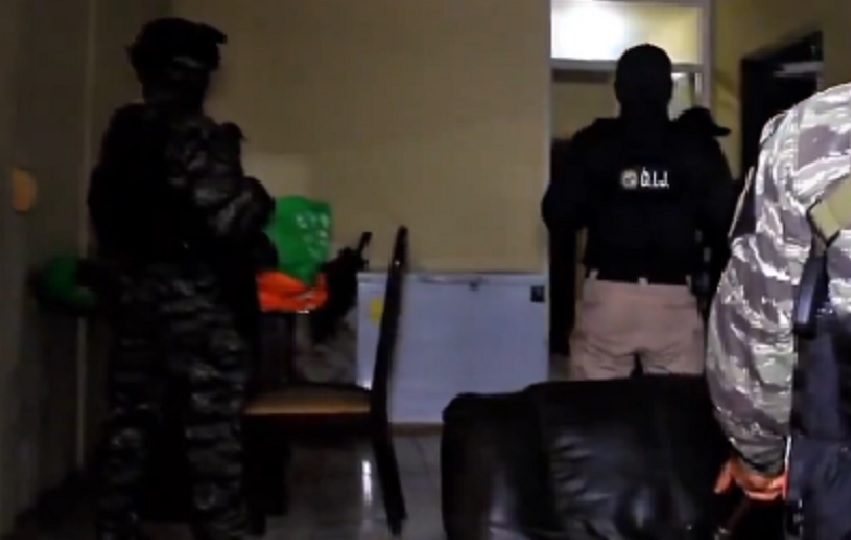 Las autoridades precisaron que la lesión patrimonial contra la entidad bancaria asciende a más de 110 mil dólares. Foto. Policía Nacional