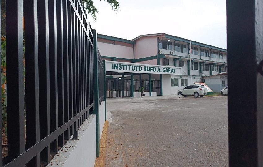 Otro centro educativo que mantenía sus puertas cerradas en la provincia de Colón fue el Rufo Garay.