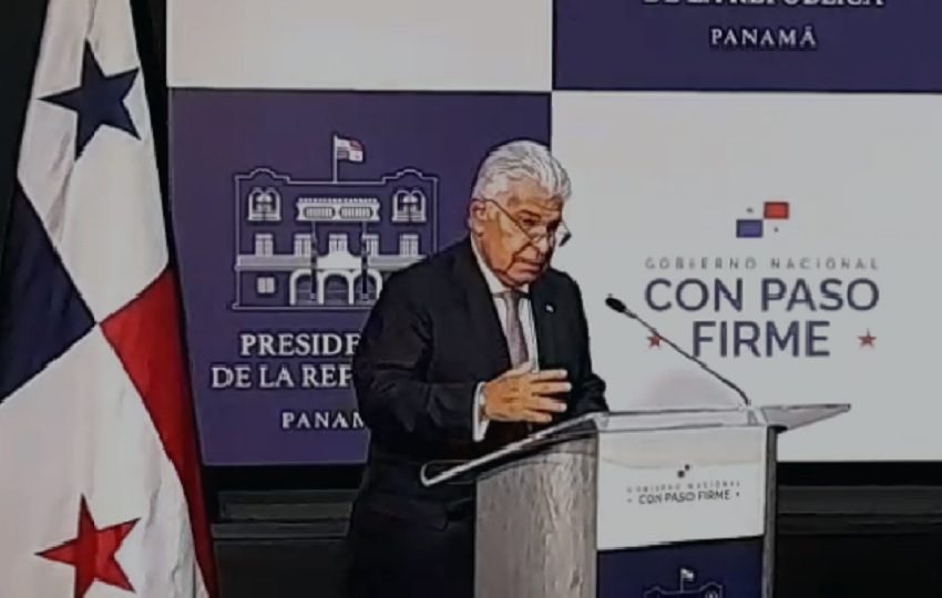 El presidente José Raúl Mulino,  insistió en que la atención al paciente debe brindarse con buena disposición, y no con patanería y grosería, lo cual destacó, es una queja recurrente en todo el país y es importante que se atienda. Foto. Cortesía