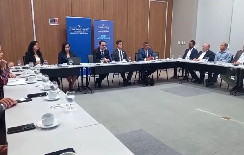 El ministro del MICI, Julio Moltó, se reunió con representantes del sector exportador.