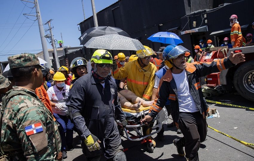 Continúan las labores de rescate. Foto: EFE
