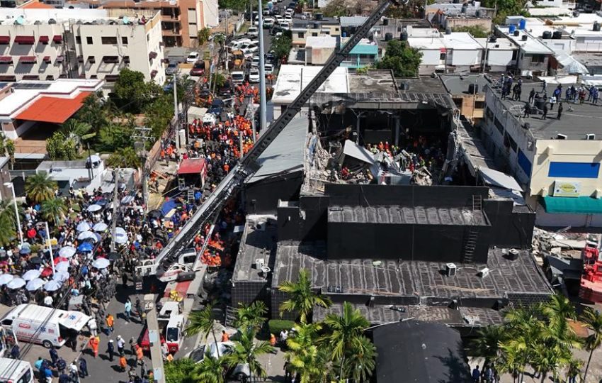 Trabajos de rescate en la discoteca Jet Set. Foto: EFE