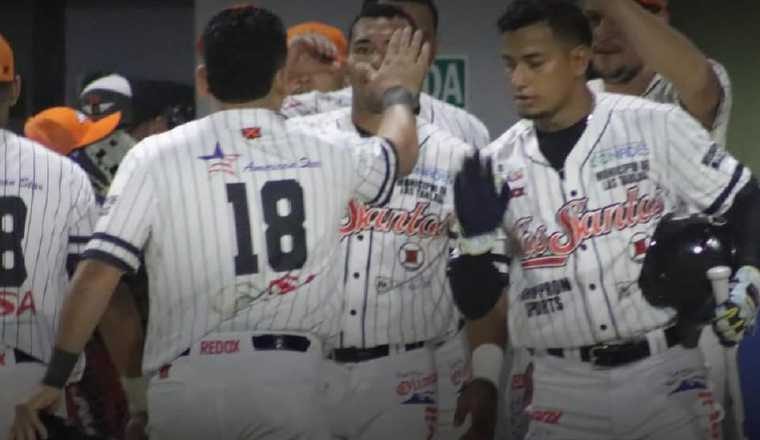 Jugadores del equipo de Los Santos. Foto: Fedebeis