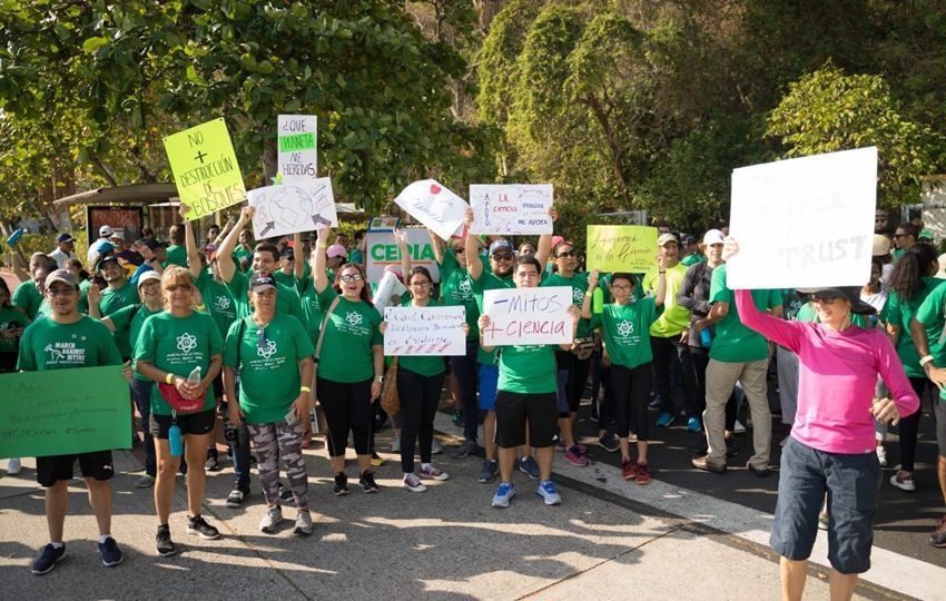 La marcha  destaca el papel esencial de la investigación científica para enfrentar desafíos globales. Foto: Senacyt