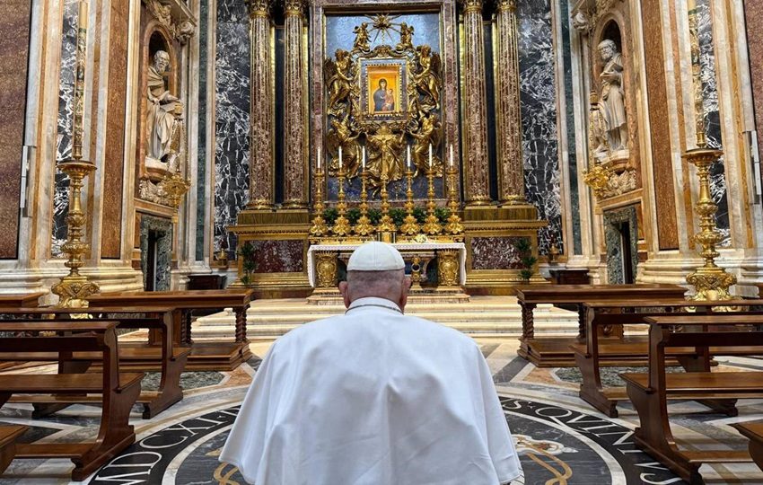 El papa Francisco volvió a salir de su residencia en el Vaticano. Foto: EFE