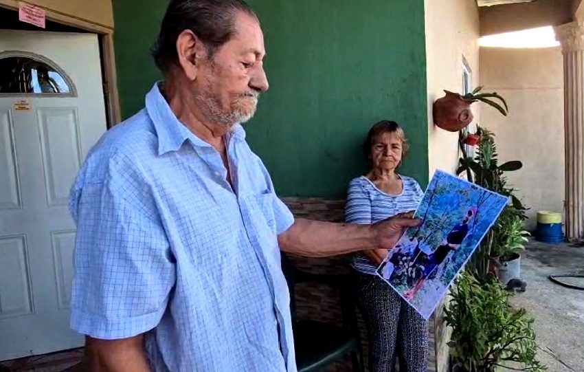 La madre de Enrique, Albis Rodríguez, visiblemente afectada, indicó que esperan poder tener alguna novedad sobre su paradero.  Foto. Thays Domínguez