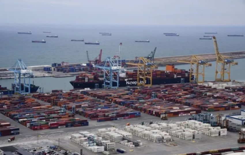 Vista de la terminal de contenedores del Puerto de Barcelona. Foto: EFE