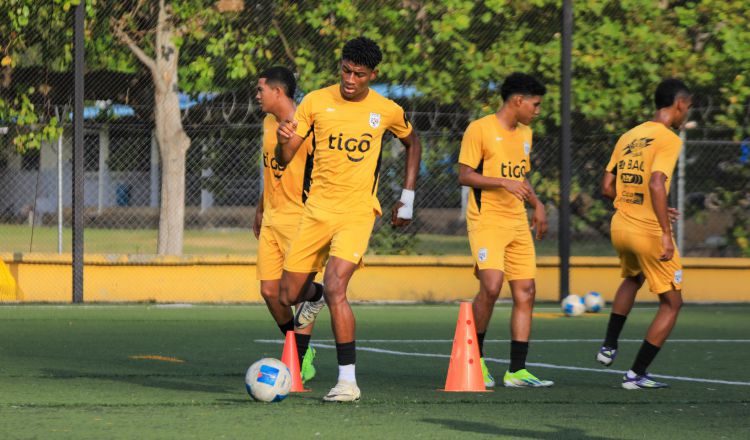 Jugadores de la Sub-17 en los entrenamientos. Foto: FPF