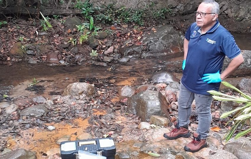 El Dr. Cecilio Hernández durante e trabajo de campo. Foto: Cortesía