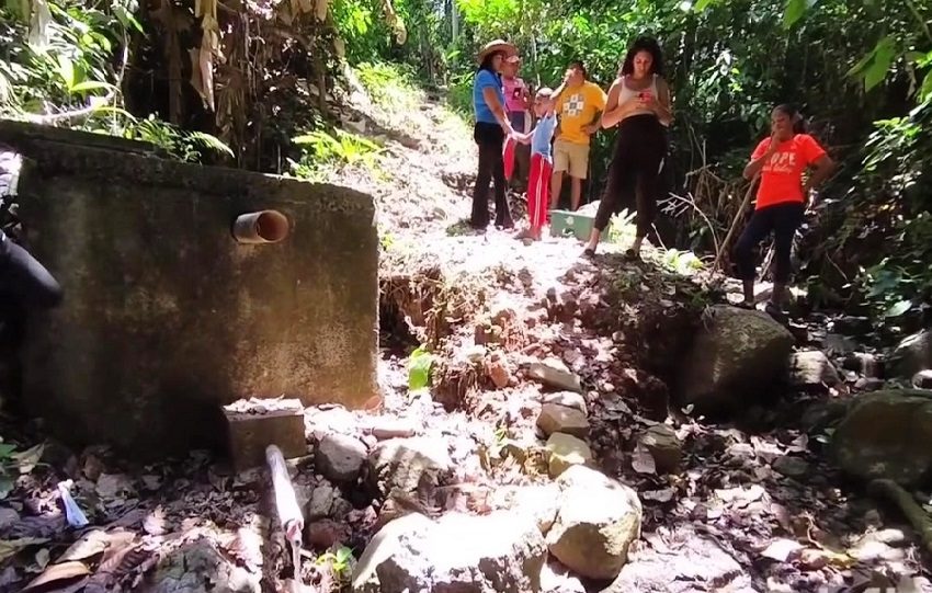 El análisis del agua del pozo profundo ya había sido solicitado dos meses atrás al Idaan por la comunidad, pero sin obtener una respuesta. Foto. Eric Montenegro