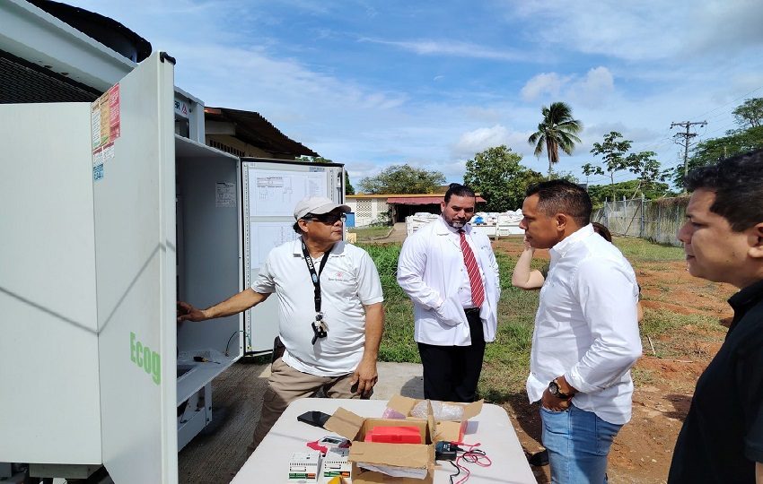 Las reparaciones son realizadas por la empresa responsable del mantenimiento del equipo, el cual fue instalado en el 2022. Foto. Eric Montenegro