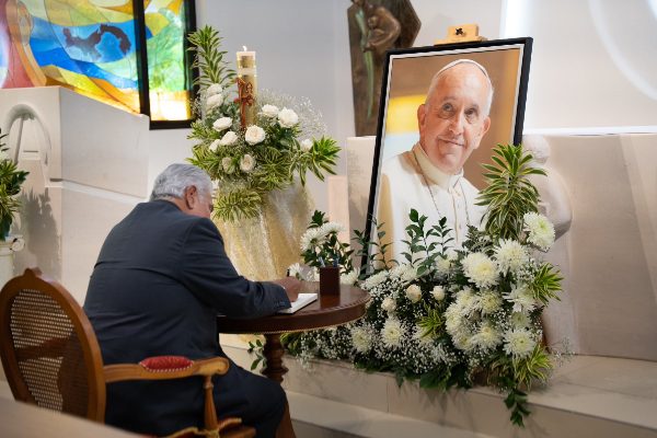 José Raúl Mulino en la Nunciatura Apostólica. Foto: X / @JoseRaulMulino