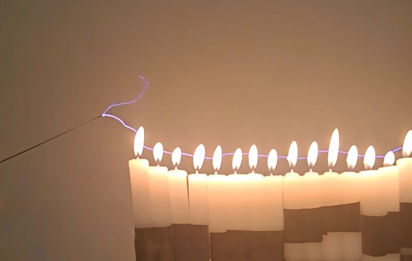 El fuego y la electricidad son formas de energía que han cautivado y esculpido la conciencia del ser humano desde sus inicios. Foto: Cortesía