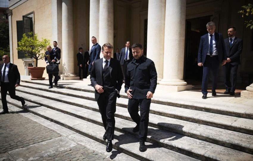 El presidente francés, Emmanuel Macron y su homólogo ucraniano, Volodímir Zelenski. Foto: EFE