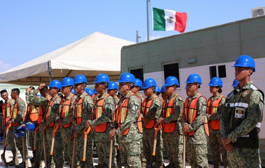 Personal del ejército mexicano participan en un acto protocolario este sábado, en la ciudad de Progreso (México). EFE/ Lorenzo Hernández