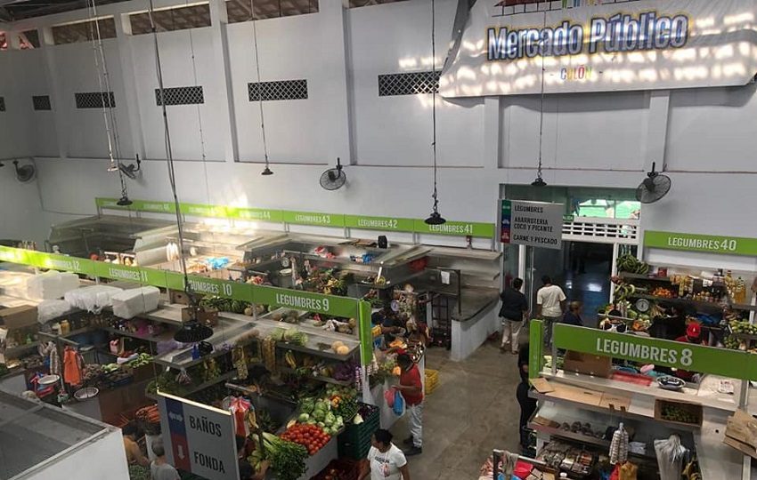 Esta reubicación permitirá liberar las aceras, facilitando el libre tránsito de los peatones y reduciendo riesgos de accidentes.  Foto. Diómedes Sánchez