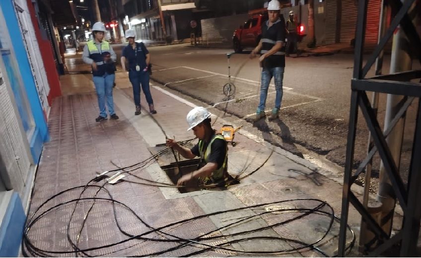 Trabajos de soterramiento de cables en la ciudad de David. Foto: Cortesía Asep