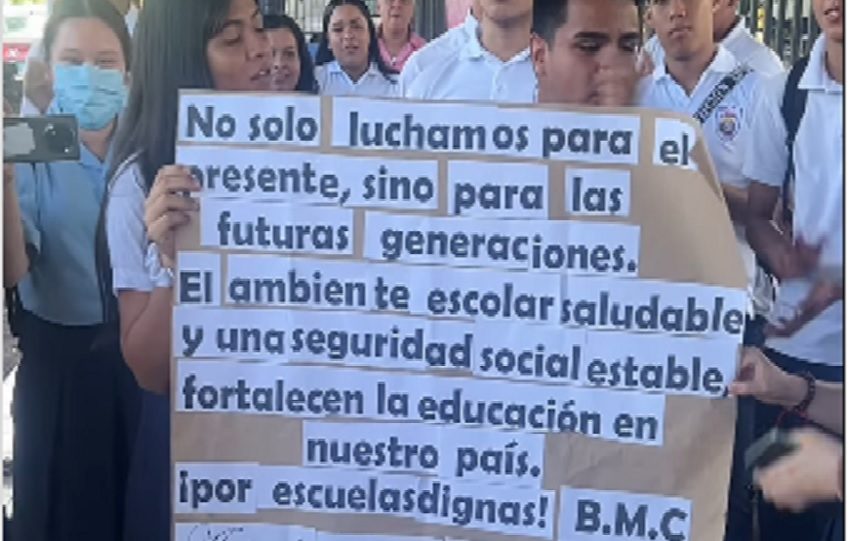 Los estudiantes exigen un plantel saludable y una seguridad social estable. Foto. Redes