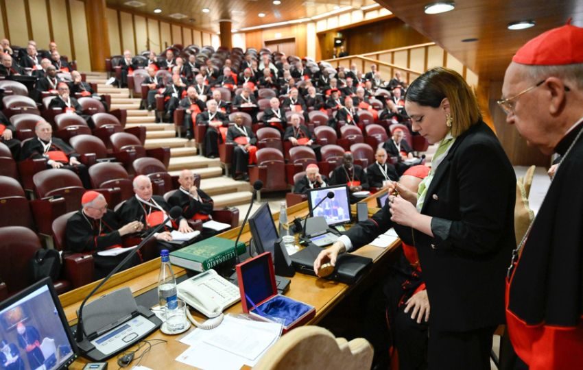 El Anillo del Pescador y los sellos del papa Francisco, símbolo del poder pontificio, han sido anulados. Foto: EFE