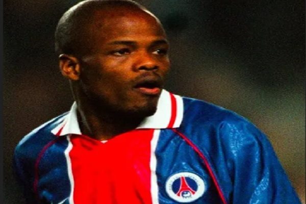 Julio Dely Valdés jugó para el PSG. Foto: Facebook