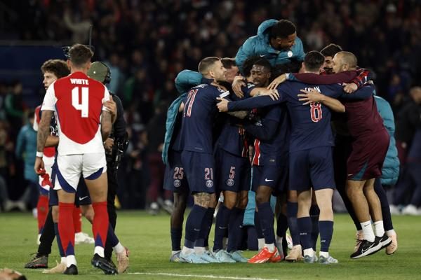 Jugadores del PSG, festejan su clasificación a la final de la 'Champions'. Foto: EFE