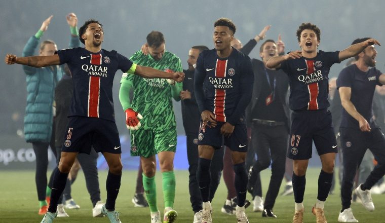 PSG festeja su clasificación a la final de la 'Champions'. Foto:EFE