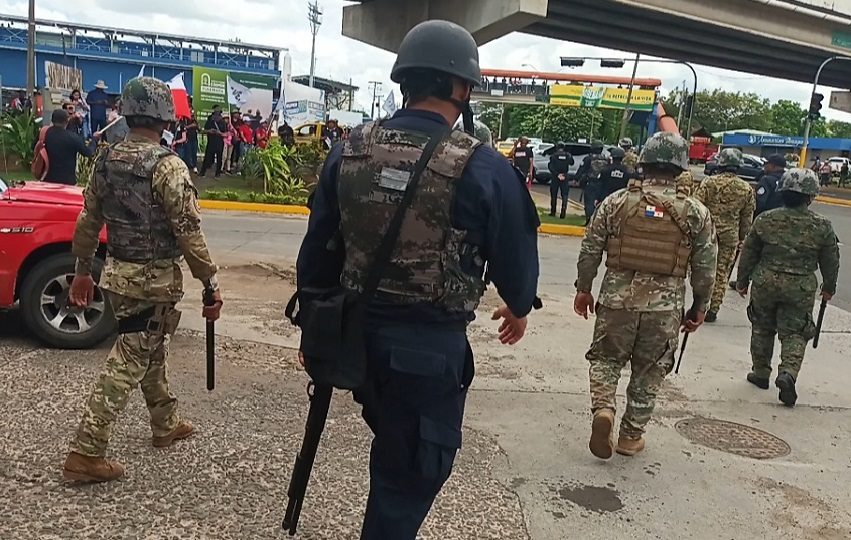 En veraguas, se protagonizaron dos actos de represión por parte de las unidades de control de multitudes en contra manifestantes. Foto. Melquíades Vásquez