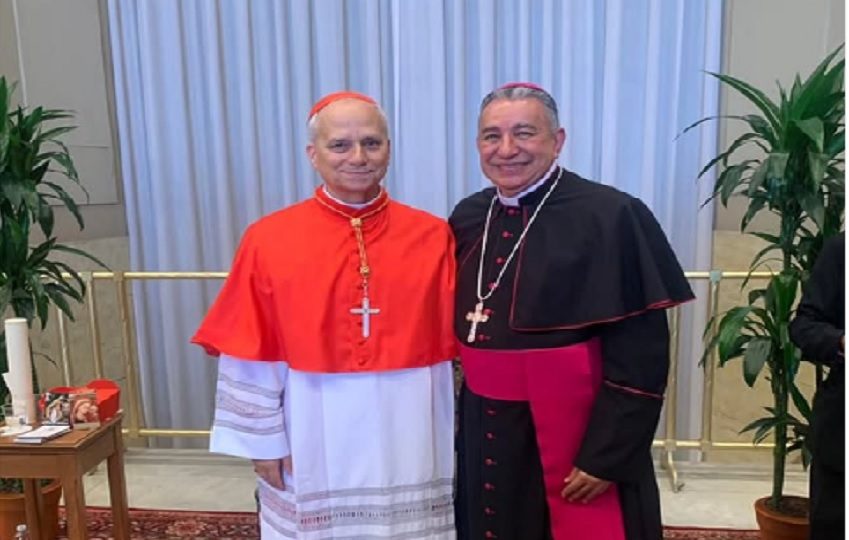 Monseñor José Domingo Ulloa junto a Robert Prevost, días antes del cónclave.