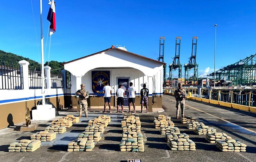 Este decomiso se logró durante una operación antidrogas que incluyó una intensa persecución marítima. Foto. Senan