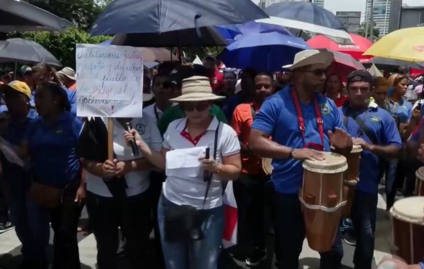 Los docentes se mantienen en paro indefinido.
