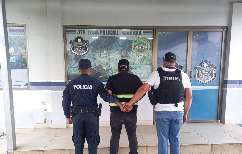 La medida contra Jaime Caballero, fue solicitada por la Fiscalía contra el Crimen Organizado, así lo dio a conocer la Policía Nacional en sus redes sociales.  Foto. PN