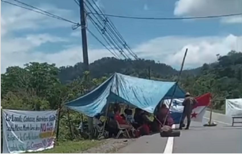 Desde hace unas tres semanas la provincia de Bocas del Toro se encuentra cerrada enmás de 25 puntos sin permitir la entrada ni salida de vehículos ni productos. Foto. Archivo