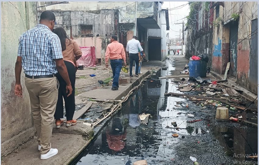 Funcionarios del Conades realizaron las evaluaciones necesarias en el sistema sanitario para dar las respuestas necesarias . Foto. Cortesía
