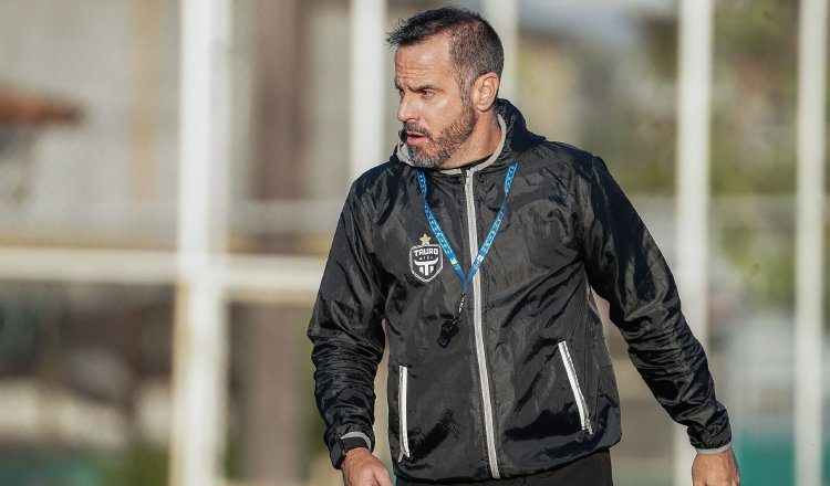 Enrique 'Kike' García, técnico del Tauro. Foto:@Tauro FC
