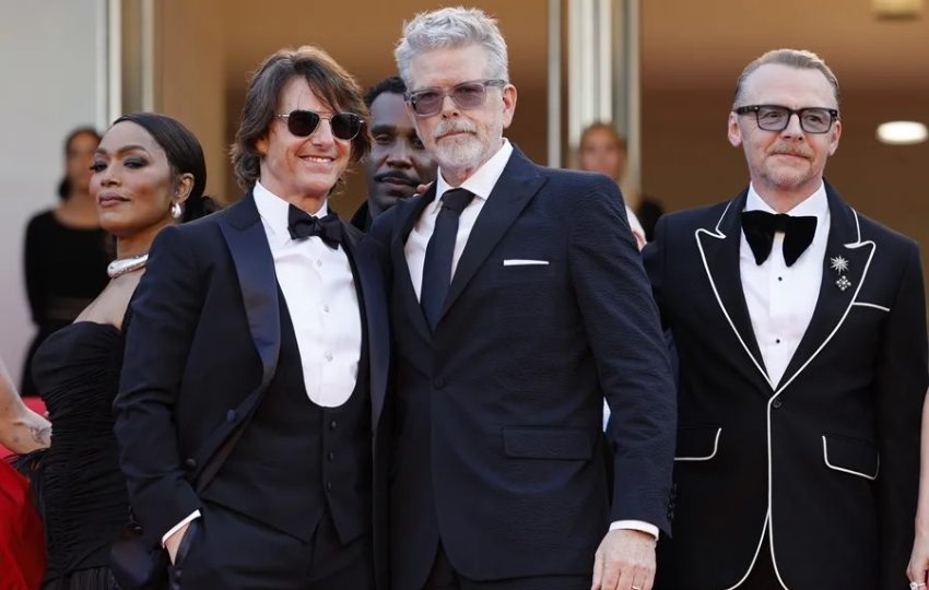 Angela Bassett, Tom Cruise, el director Christopher McQuarrie y Simon Pegg. Foto: EFE / Guillaume Horcajuelo