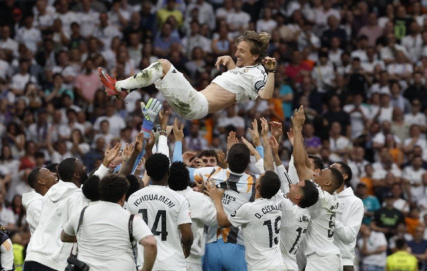Desde el calentamiento, Modric fue el protagonista entre todos los jugadores. Foto: EFE