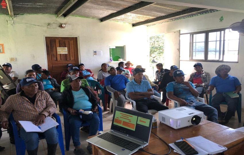 Capacitación para productores de la comunidad de Cañaveral. Foto: Cortesía.