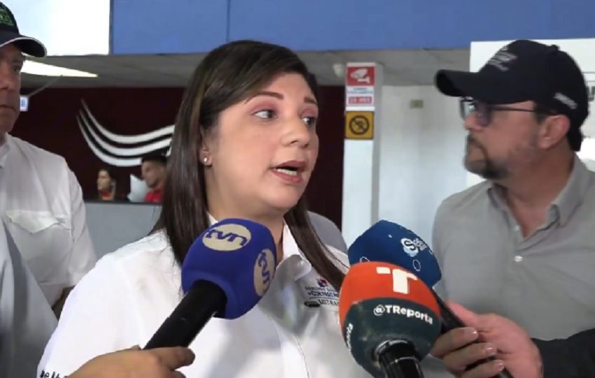 La ministra de Trabajop y Desarrollo Laboral, Jackeline Muñoz, informó sobre la última decisión de la empresa bananera.